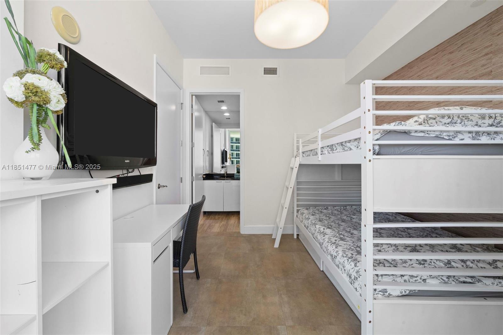 See details 1502 3 / 4 1979 sq. ft. $ 2025-08-02 0 Photo