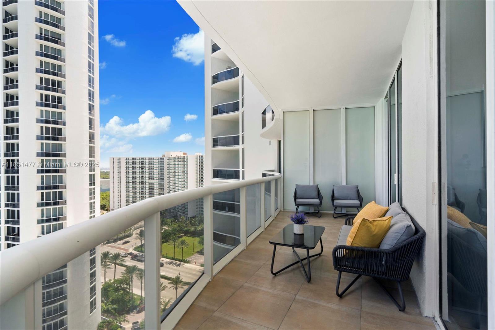 See details 1502 3 / 4 1979 sq. ft. $ 2025-08-02 0 Photo