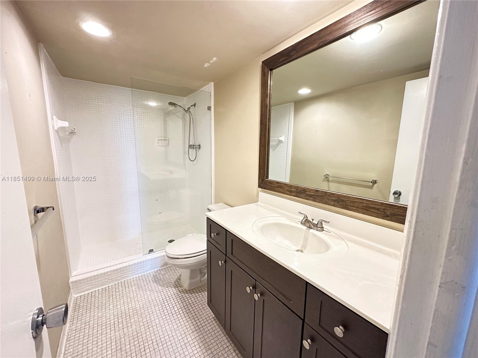 Photo of 19390 Collins Ave  #1401, Sunny Isles Beach, Florida, 33160 - second bathroom