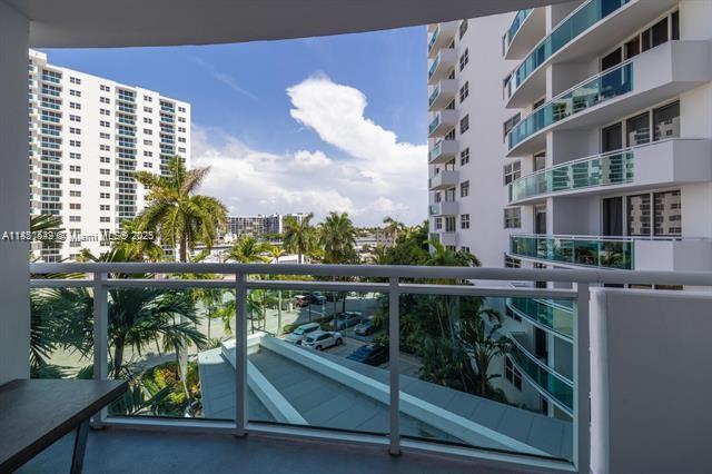 Photo of 3001 Ocean Dr  #433, Hollywood, Florida, 33019 - 