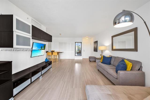 Photo of 3001 Ocean Dr #433, Hollywood, Florida, 33019 -