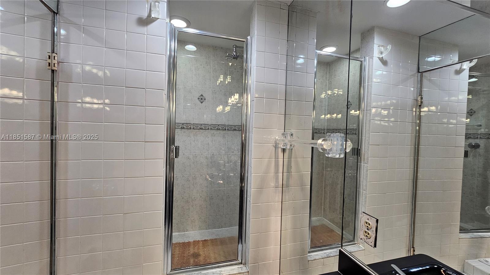 See details 2N 1 / 2 870 sq. ft. $ 2025-08-04 0 Photo