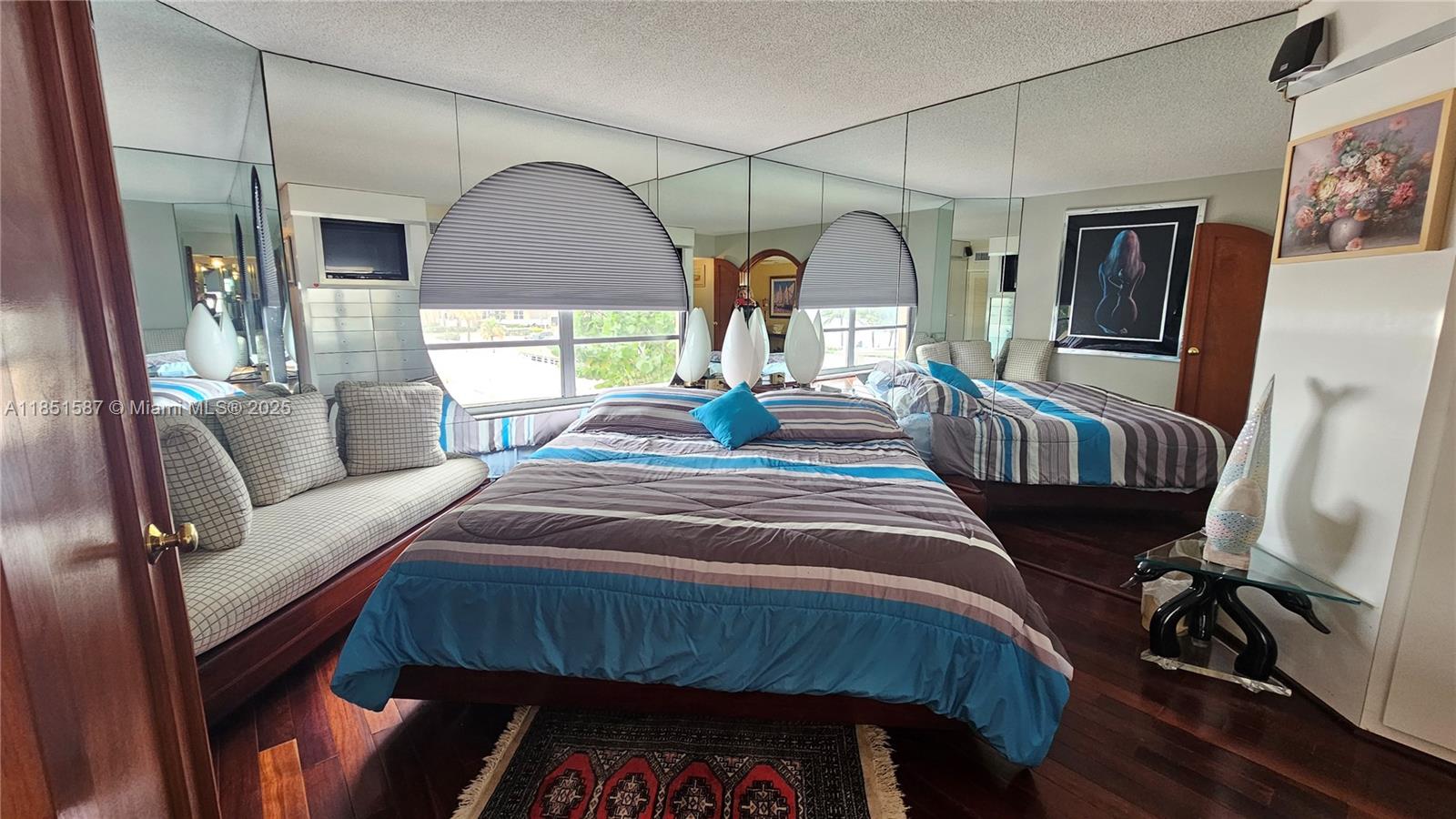 See details 2N 1 / 2 870 sq. ft. $ 2025-08-04 0 Photo