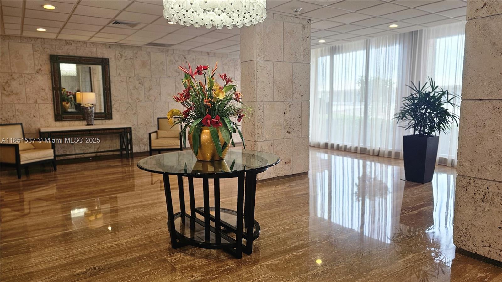 See details 2N 1 / 2 870 sq. ft. $ 2025-08-04 0 Photo