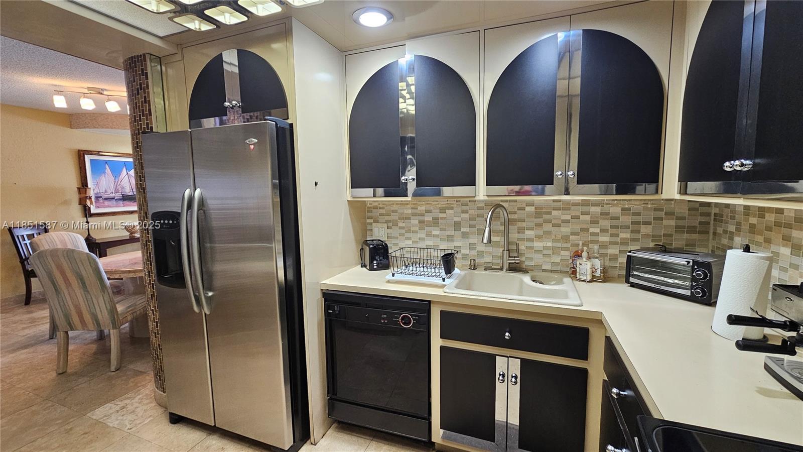 See details 2N 1 / 2 870 sq. ft. $ 2025-08-04 0 Photo