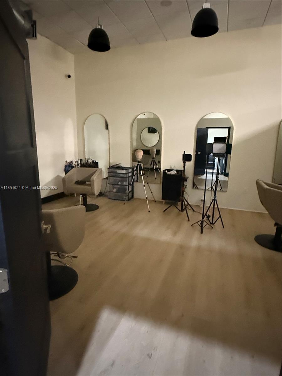 B1  /   sq. ft. $ 2025-08-02 0 Photo