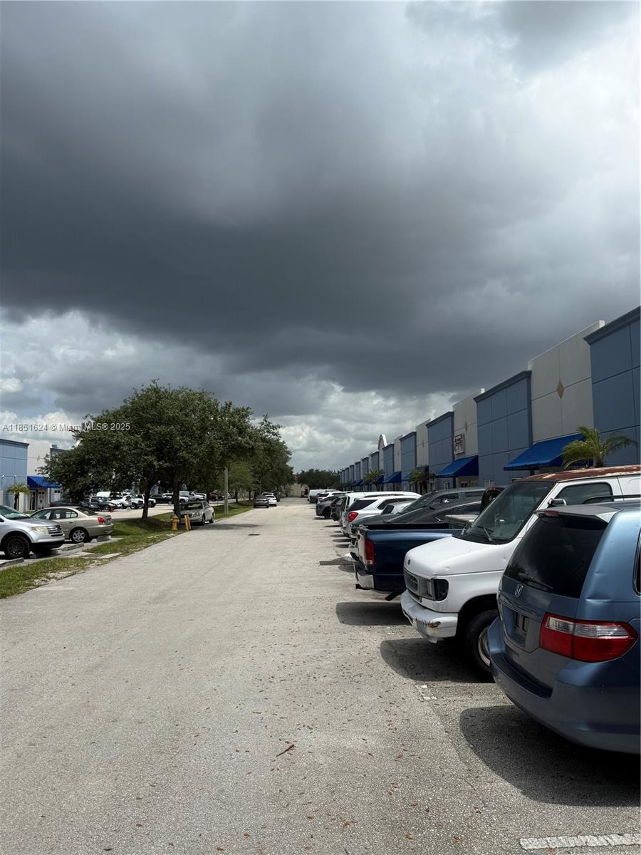 B1  /   sq. ft. $ 2025-08-02 0 Photo