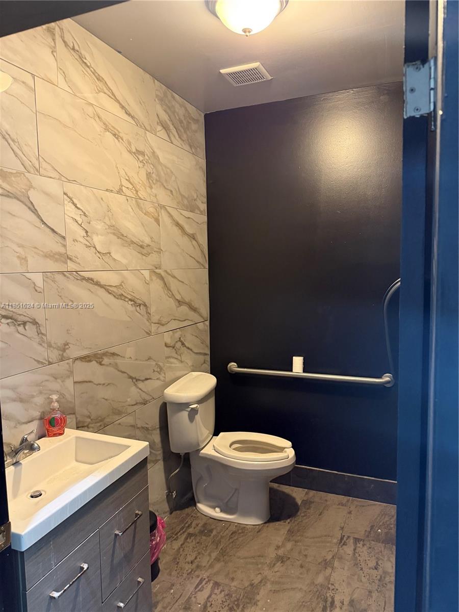 B1  /   sq. ft. $ 2025-08-02 0 Photo