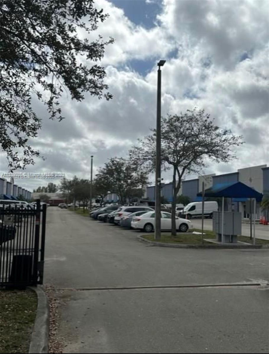 See details B1 / sq. ft. $ 2025-08-25 0 Photo