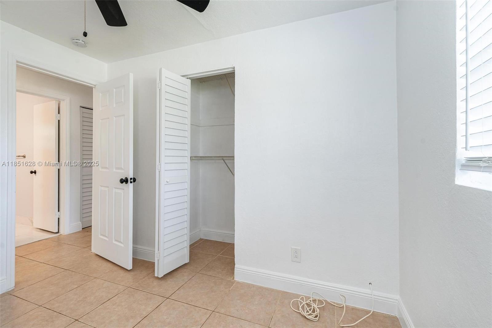 Ver detalles 5615 3 / 2 966 sq. ft. $ 2025-08-02 0 foto