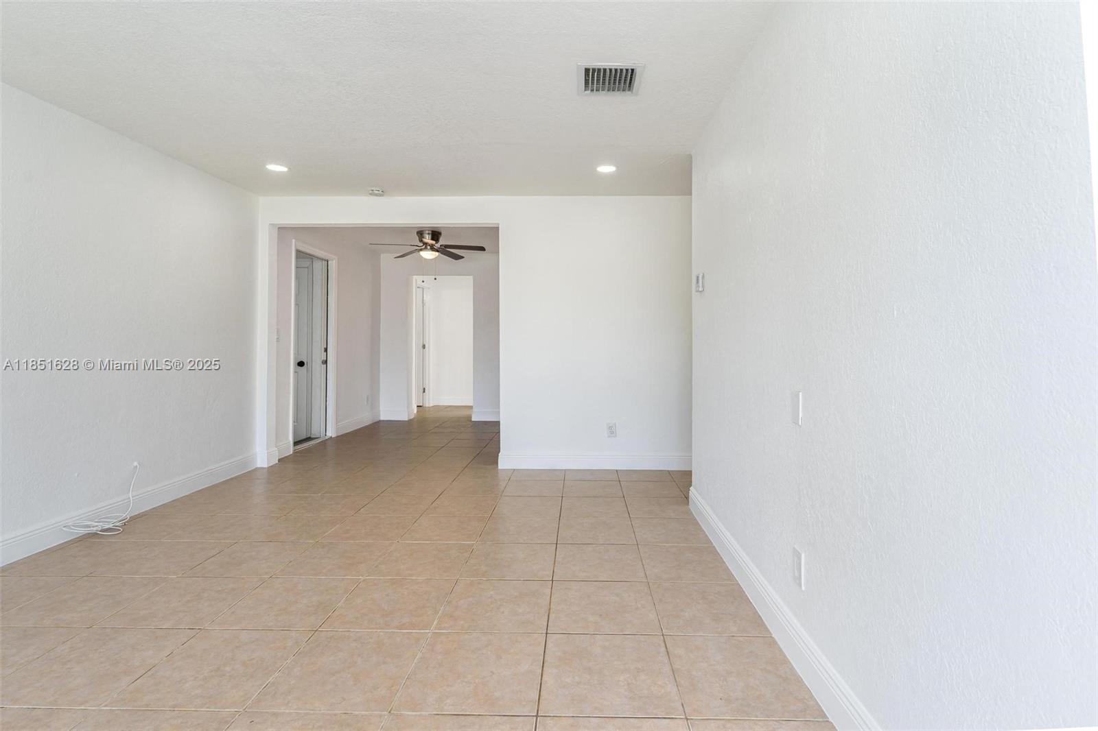 Ver detalles 5615 3 / 2 966 sq. ft. $ 2025-08-02 0 foto