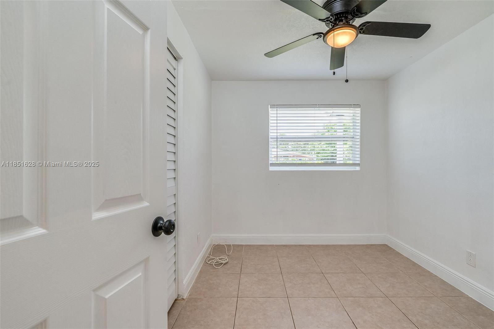 Ver detalles 5615 3 / 2 966 sq. ft. $ 2025-08-02 0 foto