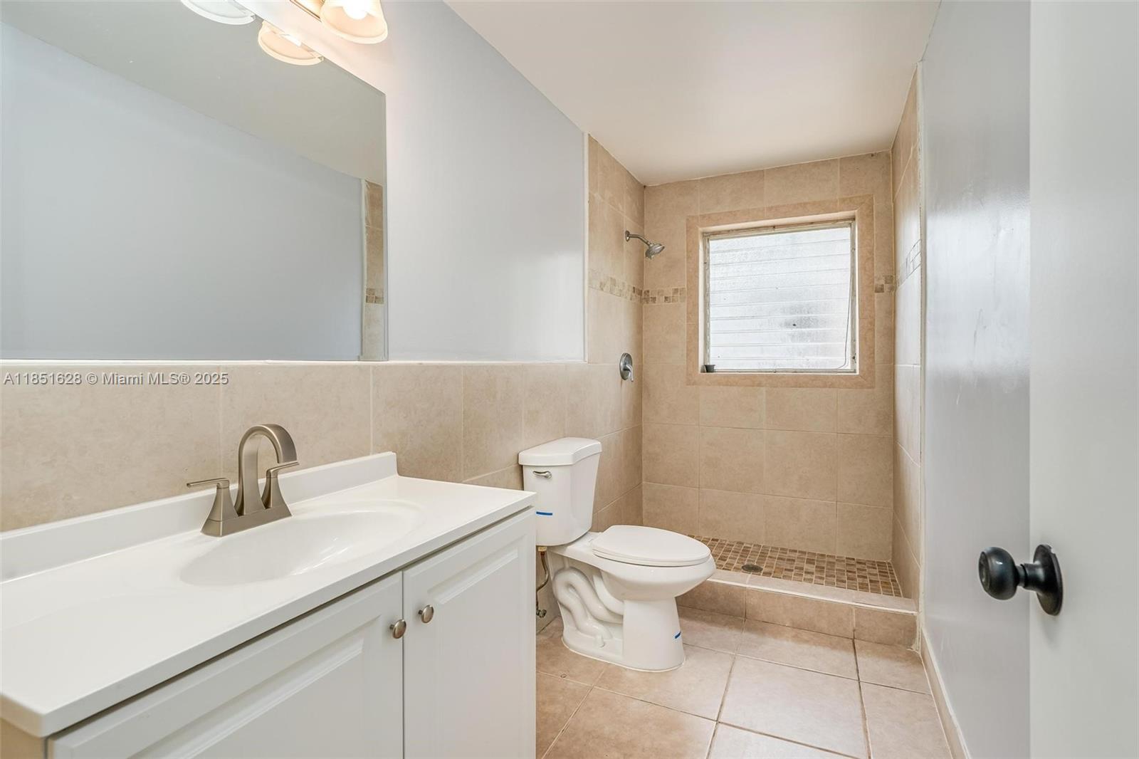 Ver detalles 5615 3 / 2 966 sq. ft. $ 2025-08-02 0 foto