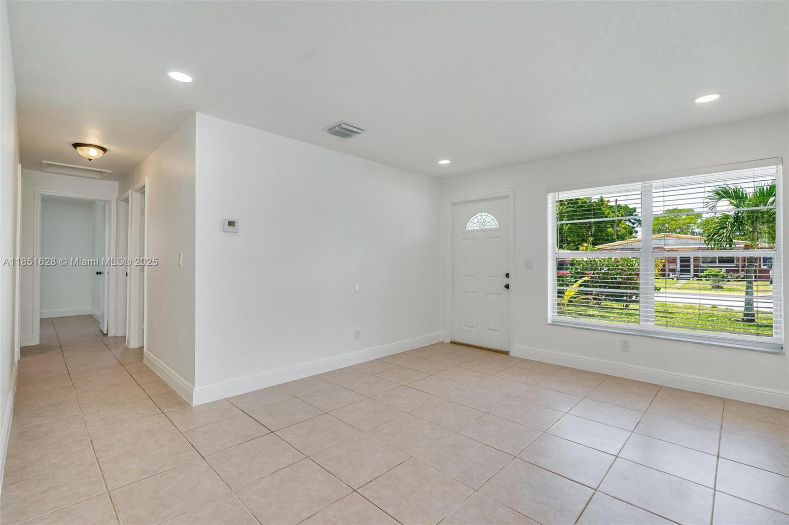 Ver detalles 5615 3 / 2 966 sq. ft. $ 2025-08-02 0 foto