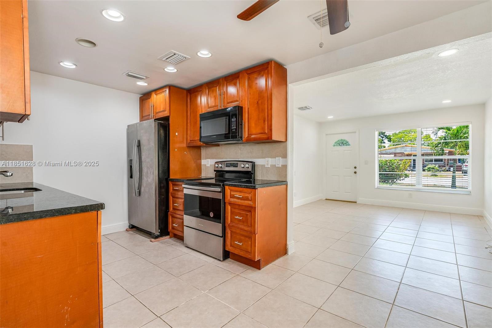 Ver detalles 5615 3 / 2 966 sq. ft. $ 2025-08-02 0 foto