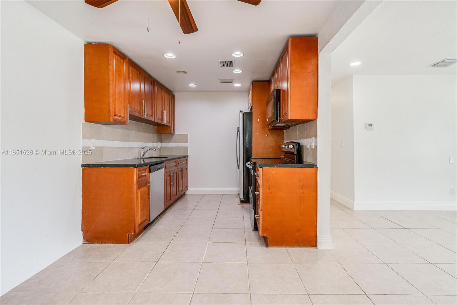 Ver detalles 5615 3 / 2 966 sq. ft. $ 2025-08-02 0 foto