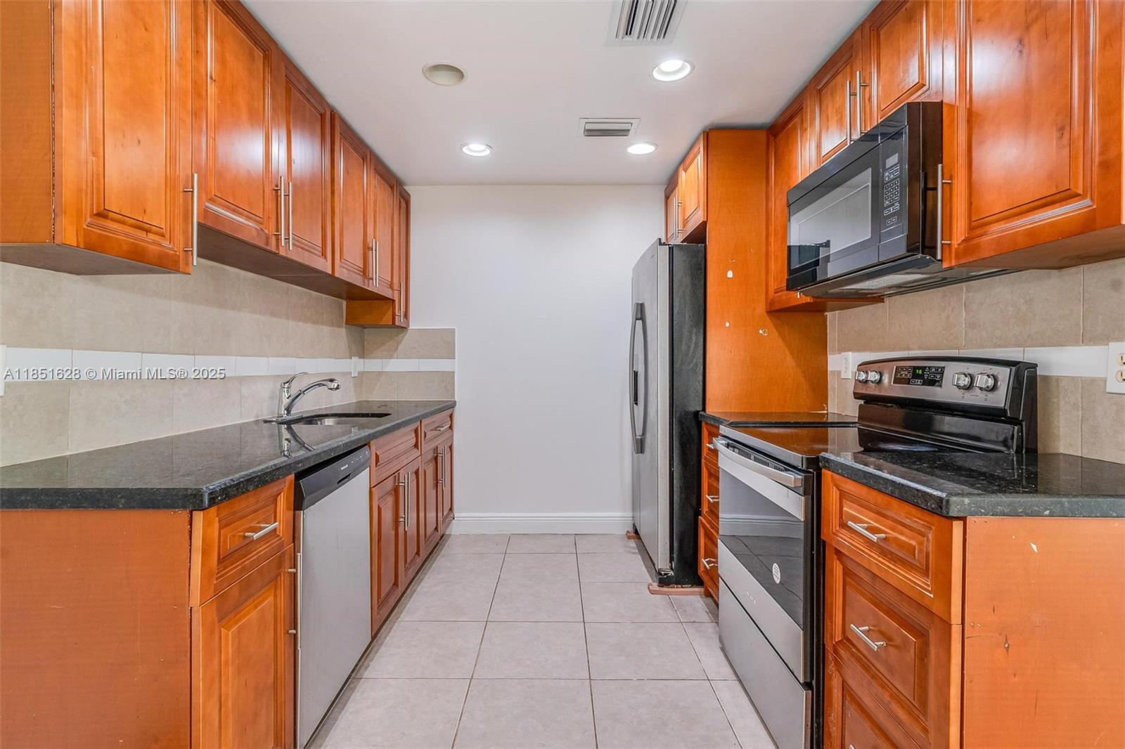 Ver detalles 5615 3 / 2 966 sq. ft. $ 2025-08-02 0 foto