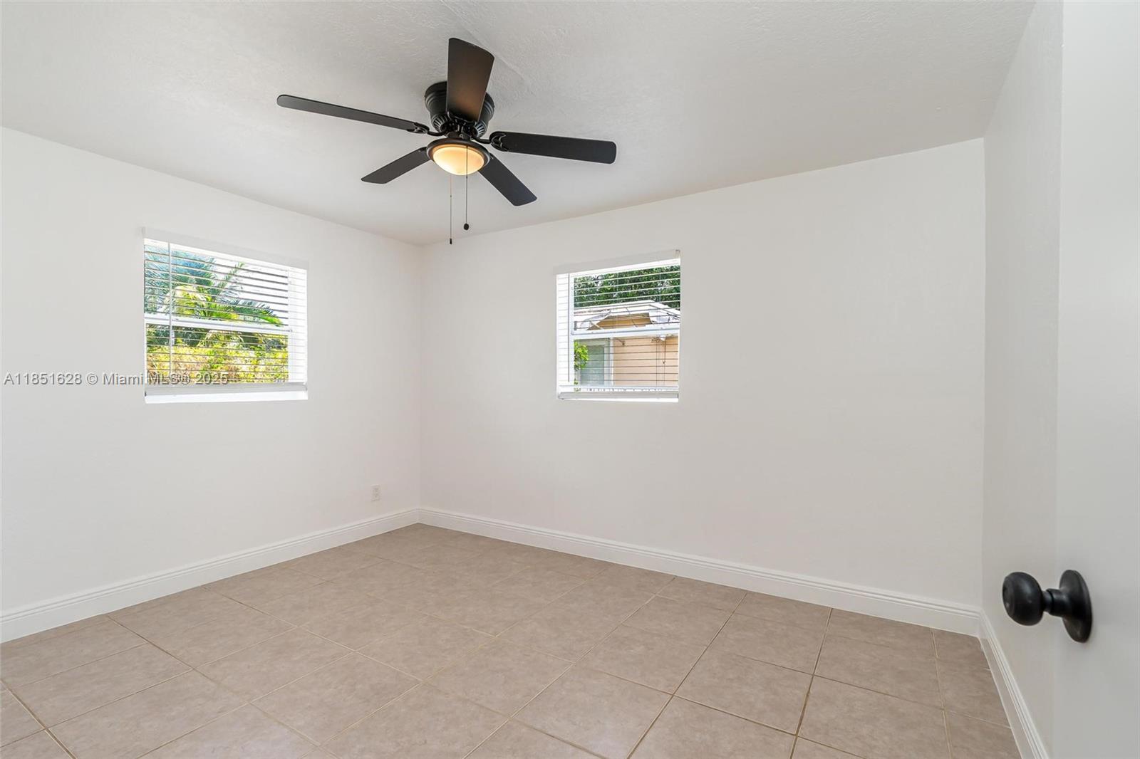 Ver detalles 5615 3 / 2 966 sq. ft. $ 2025-08-02 0 foto