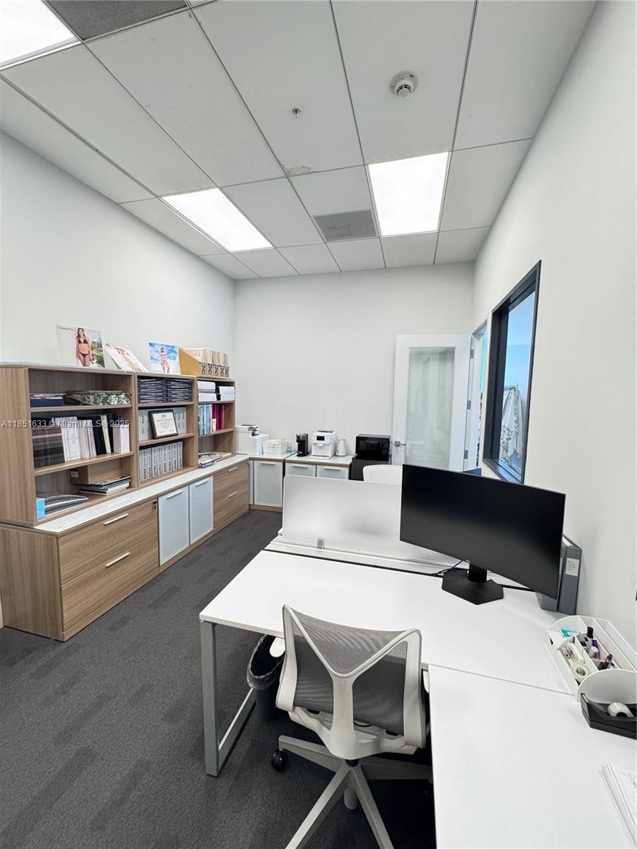 402  /   sq. ft. $ 2025-08-02 0 foto