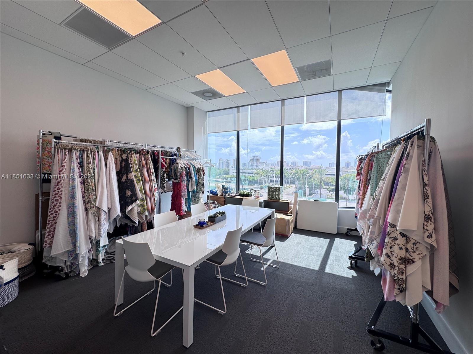 402  /   sq. ft. $ 2025-08-02 0 foto