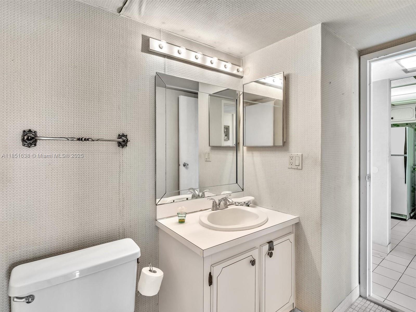Photo of 3675 Country Club Dr  #707, Aventura, Florida, 33180 - 