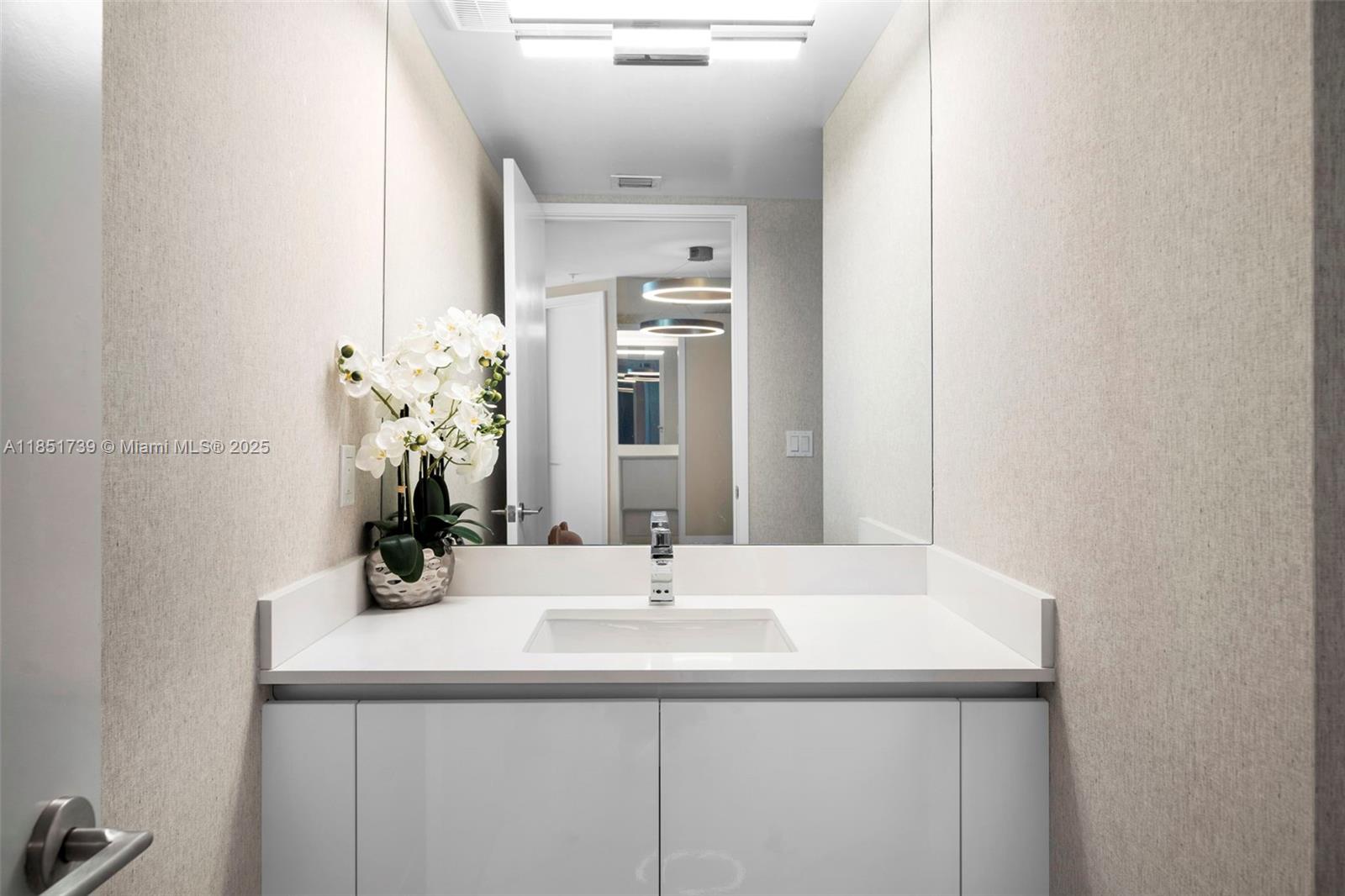 Ver detalles 4-902 3 / 4 1892 sq. ft. $ 2025-08-03 0 foto