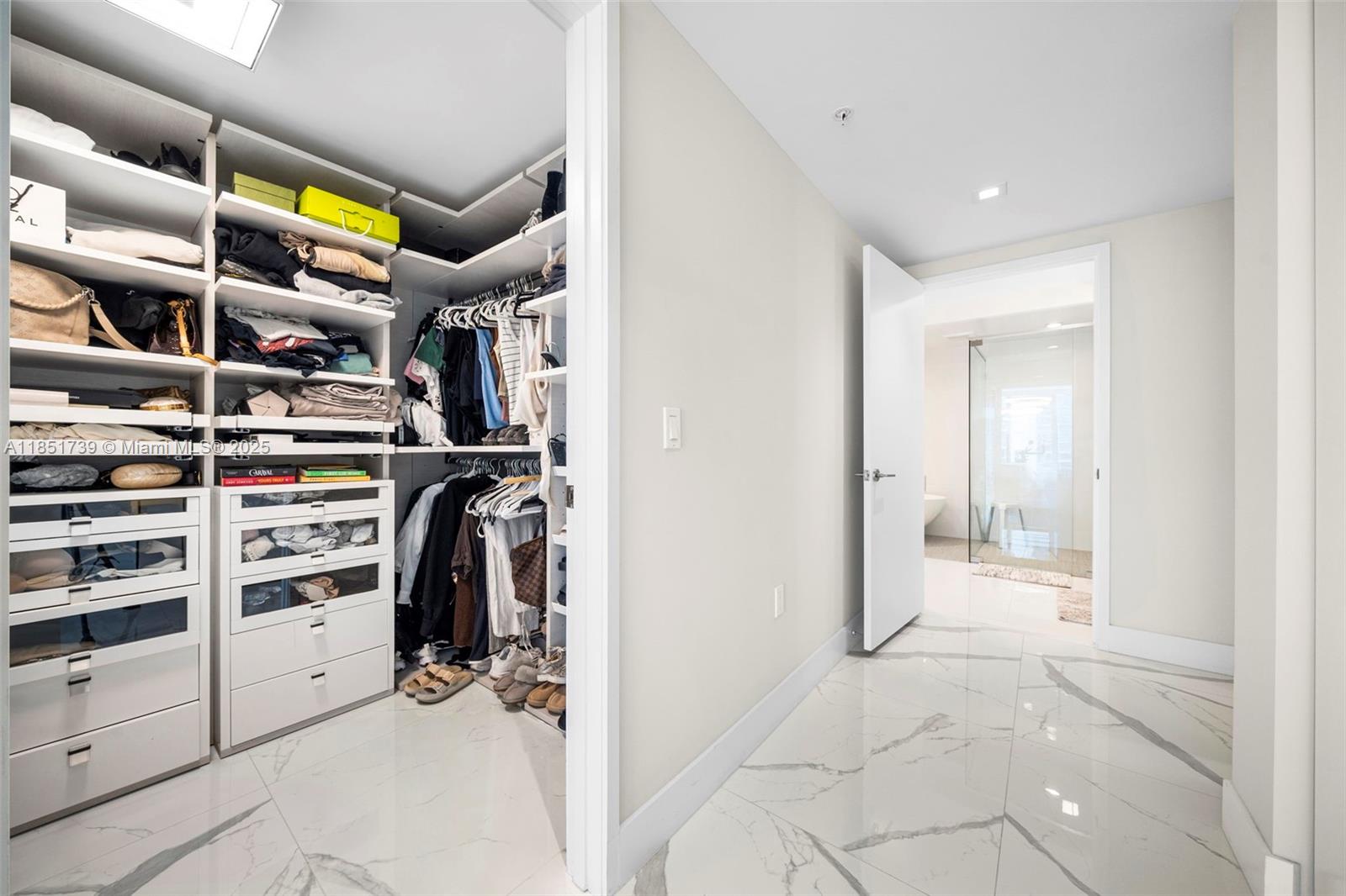 Ver detalles 4-902 3 / 4 1892 sq. ft. $ 2025-08-03 0 foto