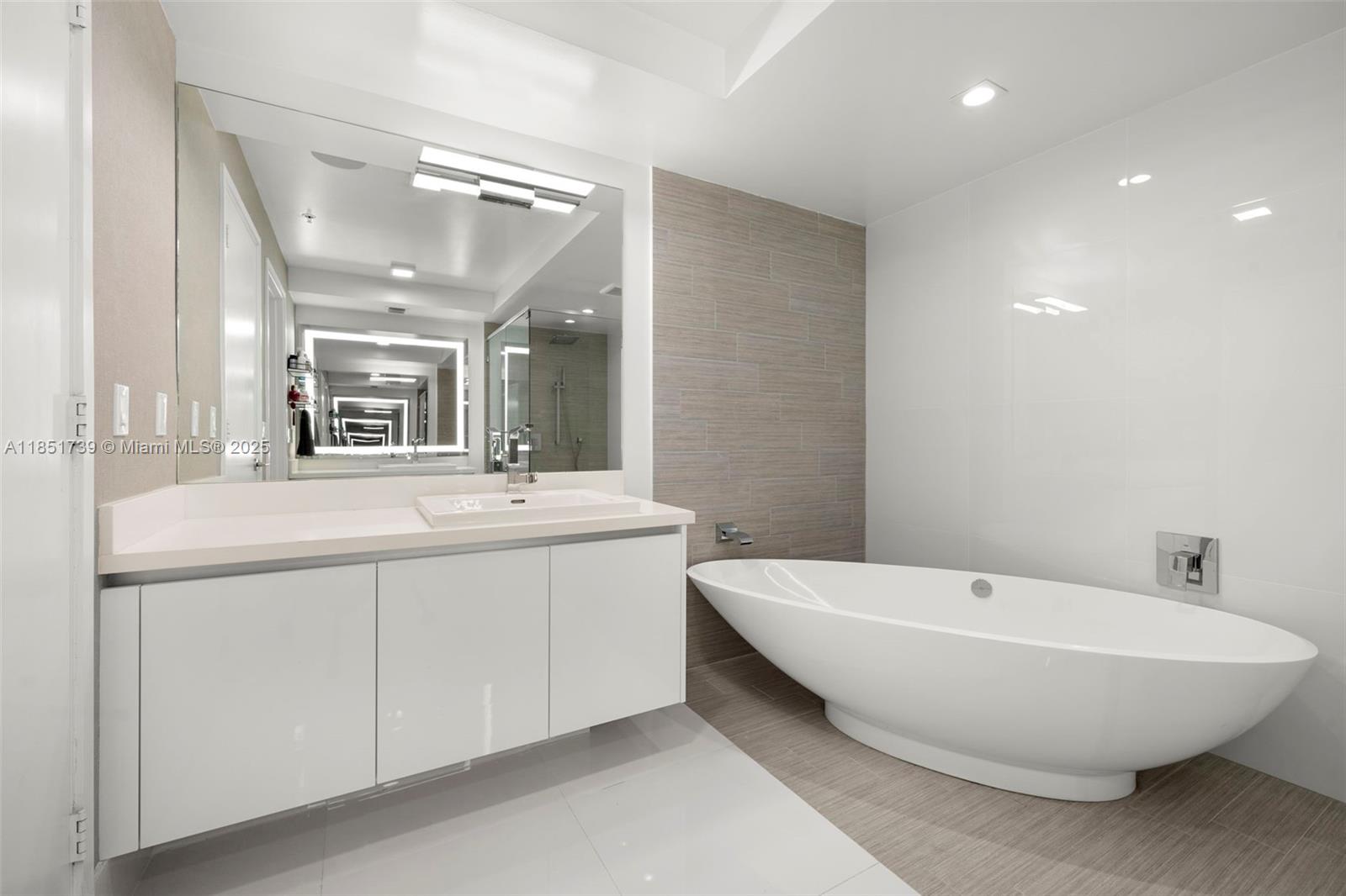 Ver detalles 4-902 3 / 4 1892 sq. ft. $ 2025-08-03 0 foto