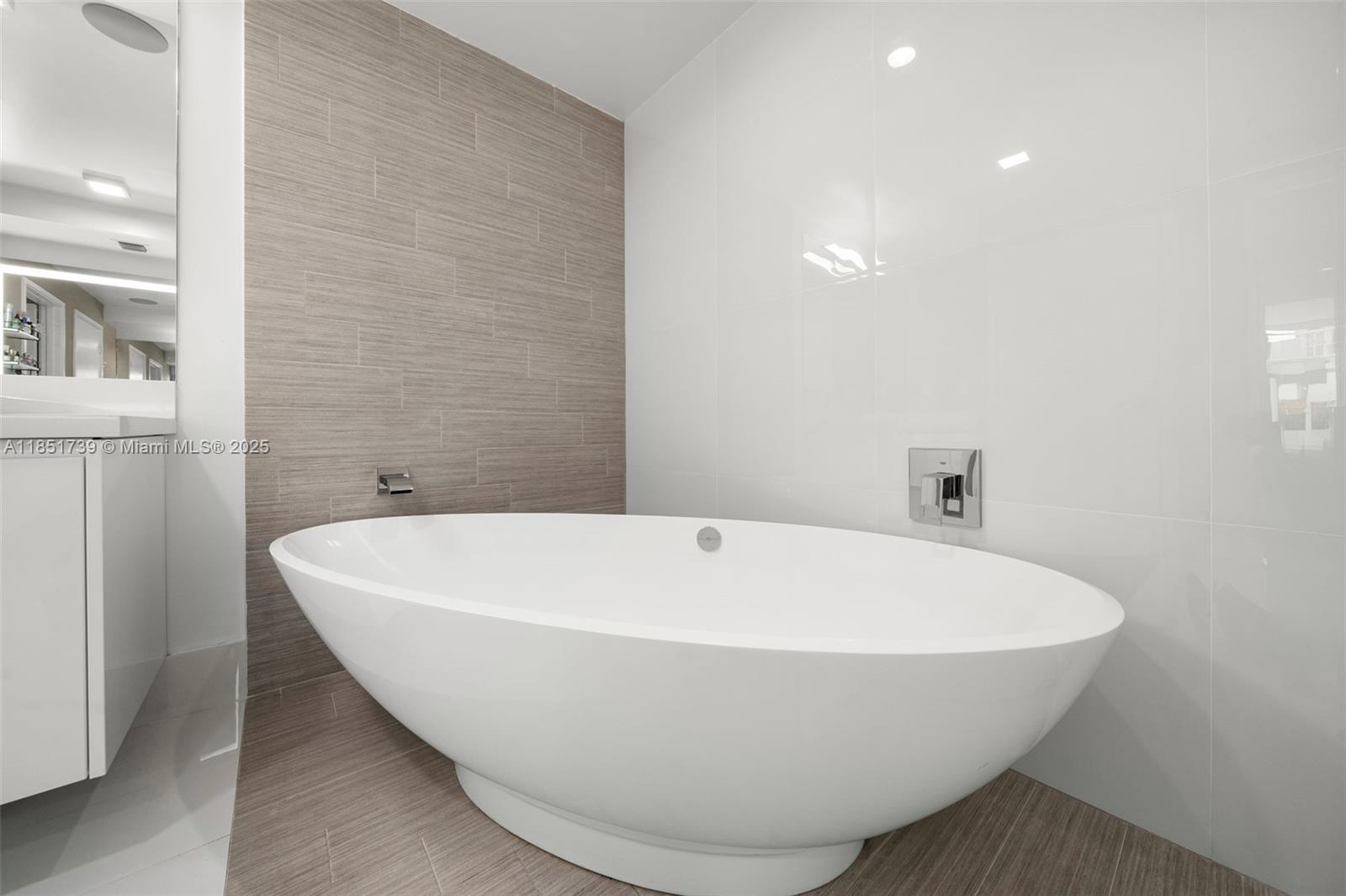 Ver detalles 4-902 3 / 4 1892 sq. ft. $ 2025-08-03 0 foto