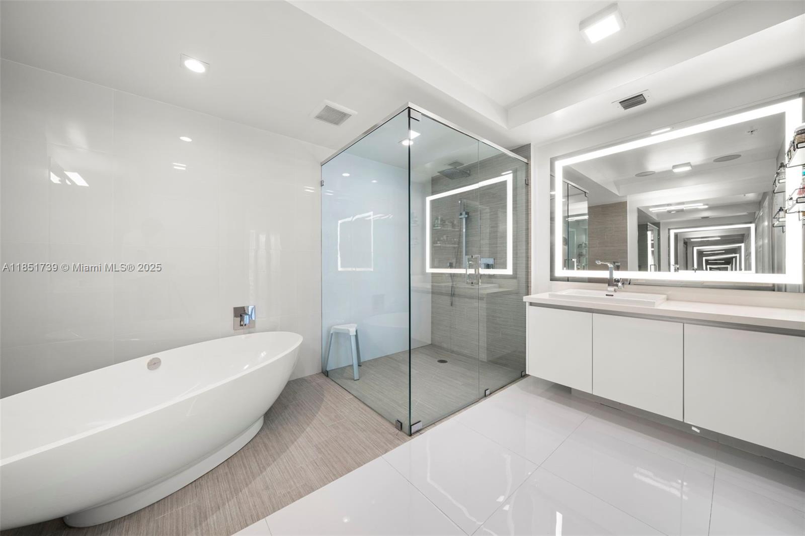 Ver detalles 4-902 3 / 4 1892 sq. ft. $ 2025-08-03 0 foto