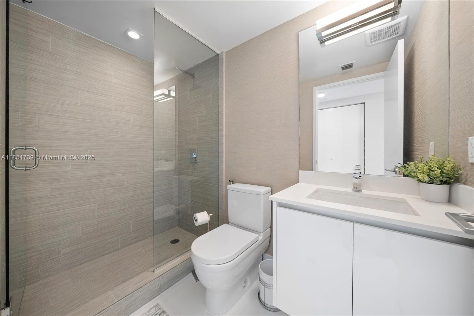 Ver detalles 4-902 3 / 4 1892 sq. ft. $ 2025-08-03 0 foto