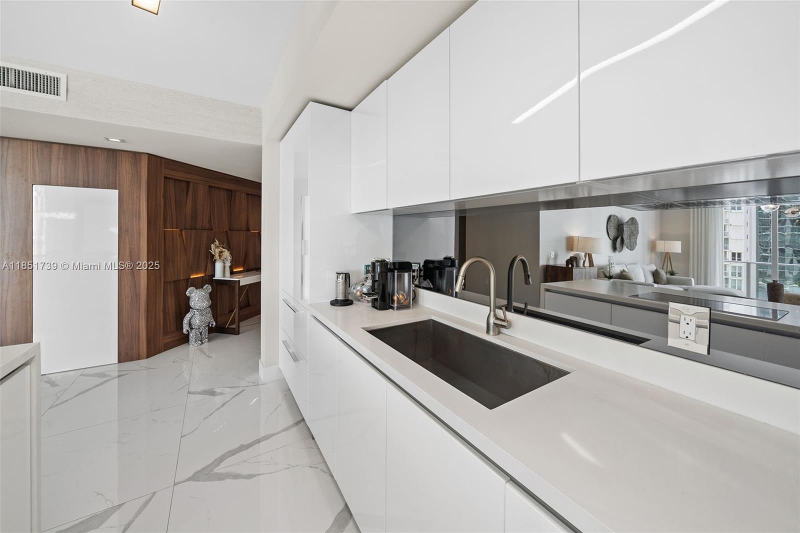 Ver detalles 4-902 3 / 4 1892 sq. ft. $ 2025-08-03 0 foto