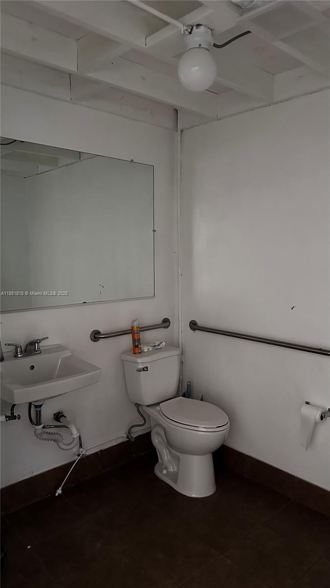   /   кв.футов $ 2025-08-03 0 Фото