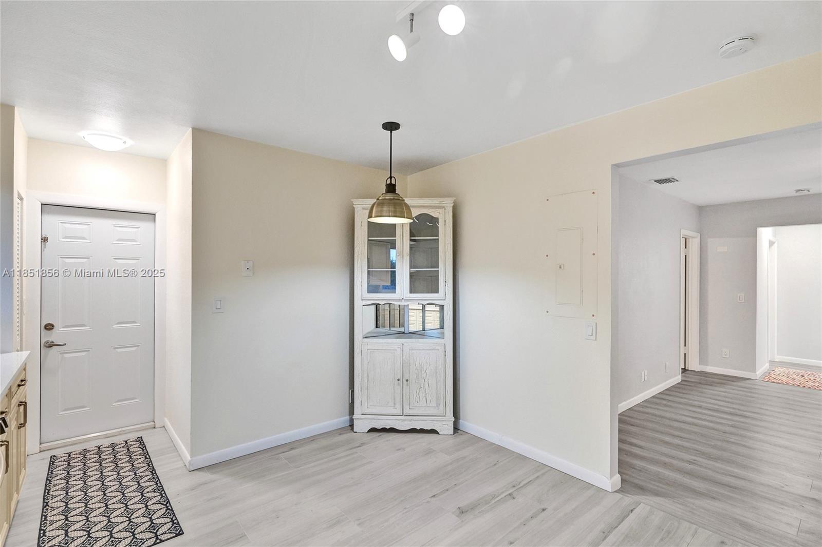 See details / 2176 sq. ft. $ 2025-08-11 0 Photo