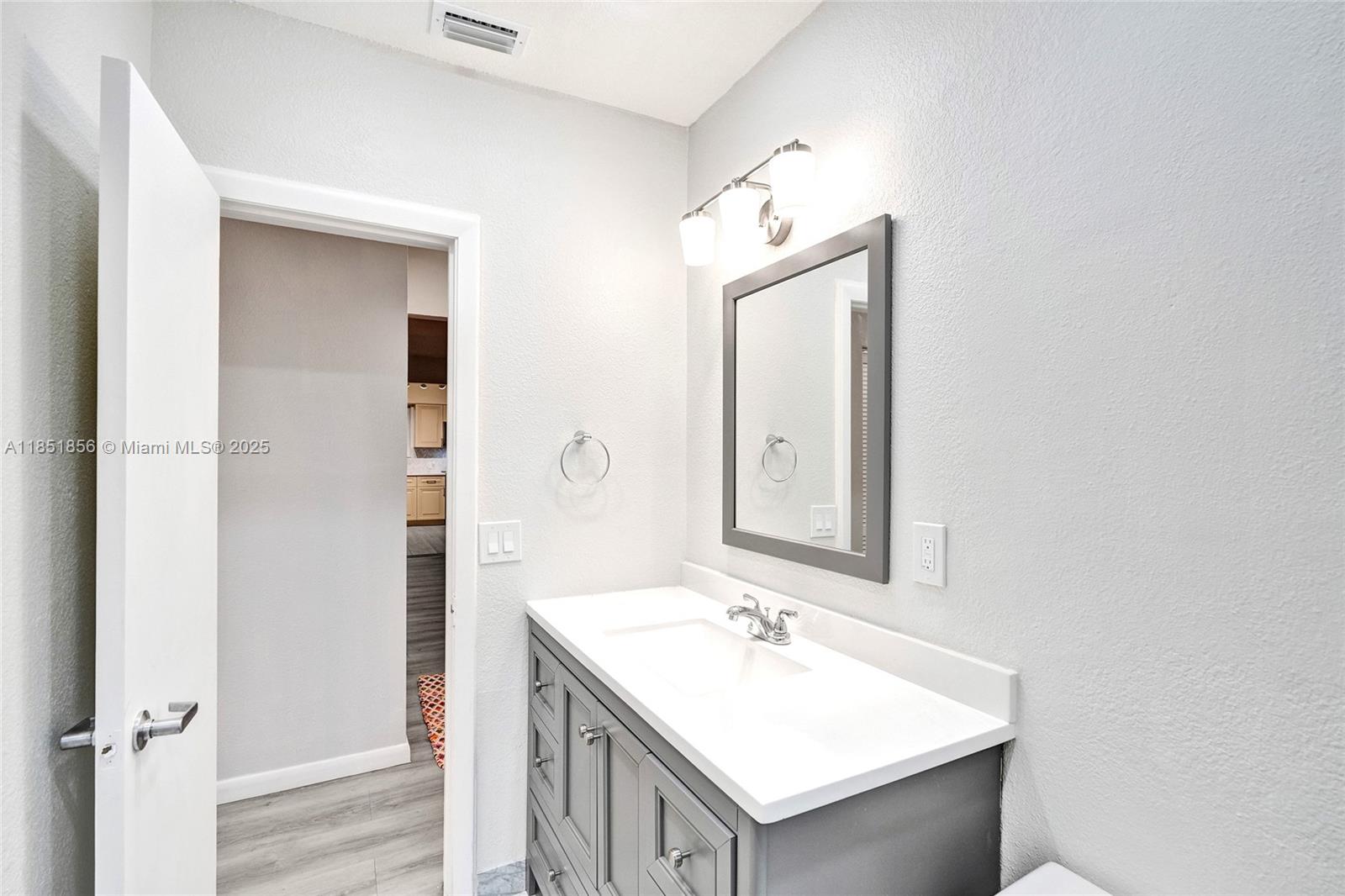 See details / 2176 sq. ft. $ 2025-08-11 0 Photo