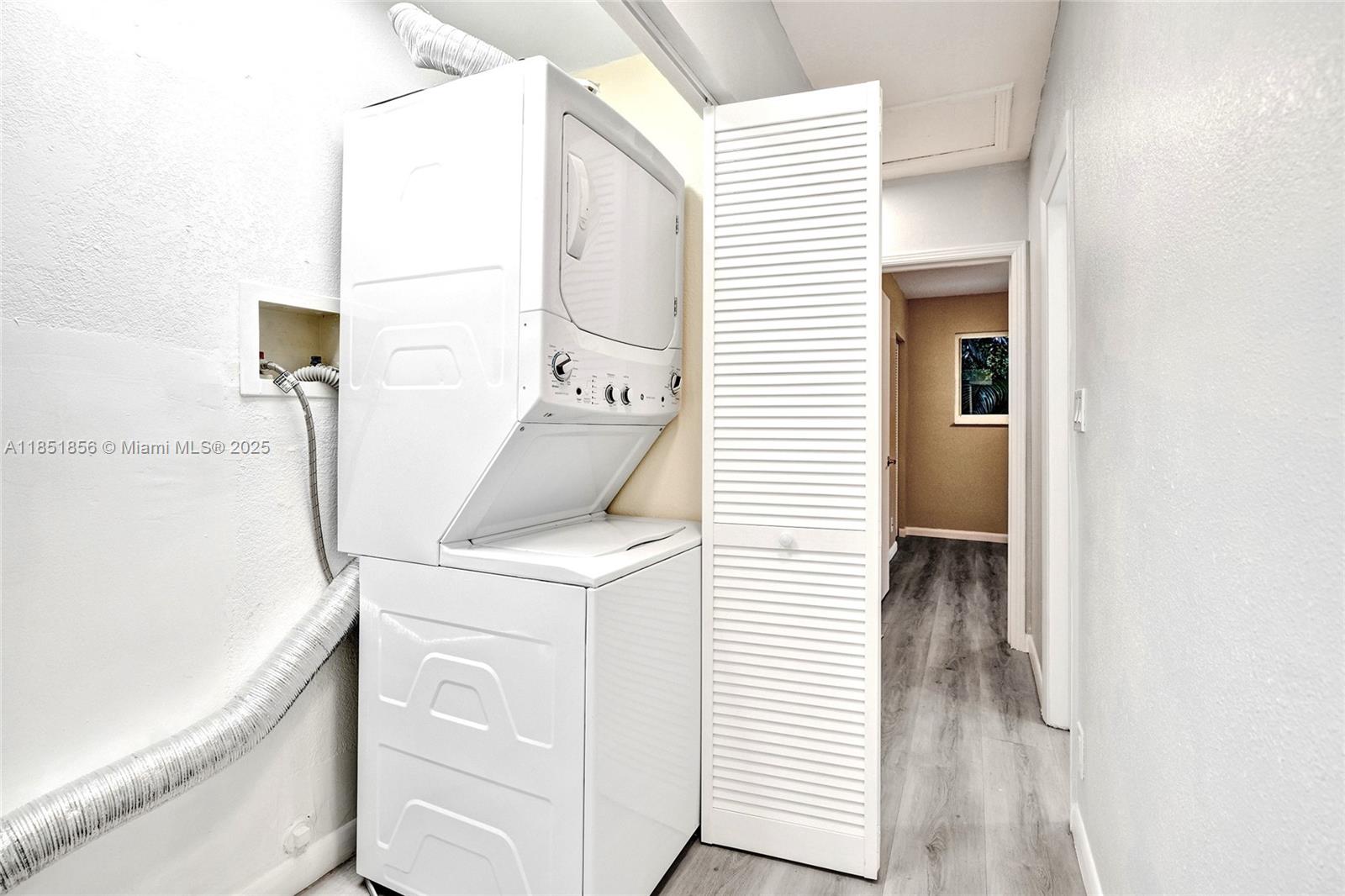 See details / 2176 sq. ft. $ 2025-08-11 0 Photo