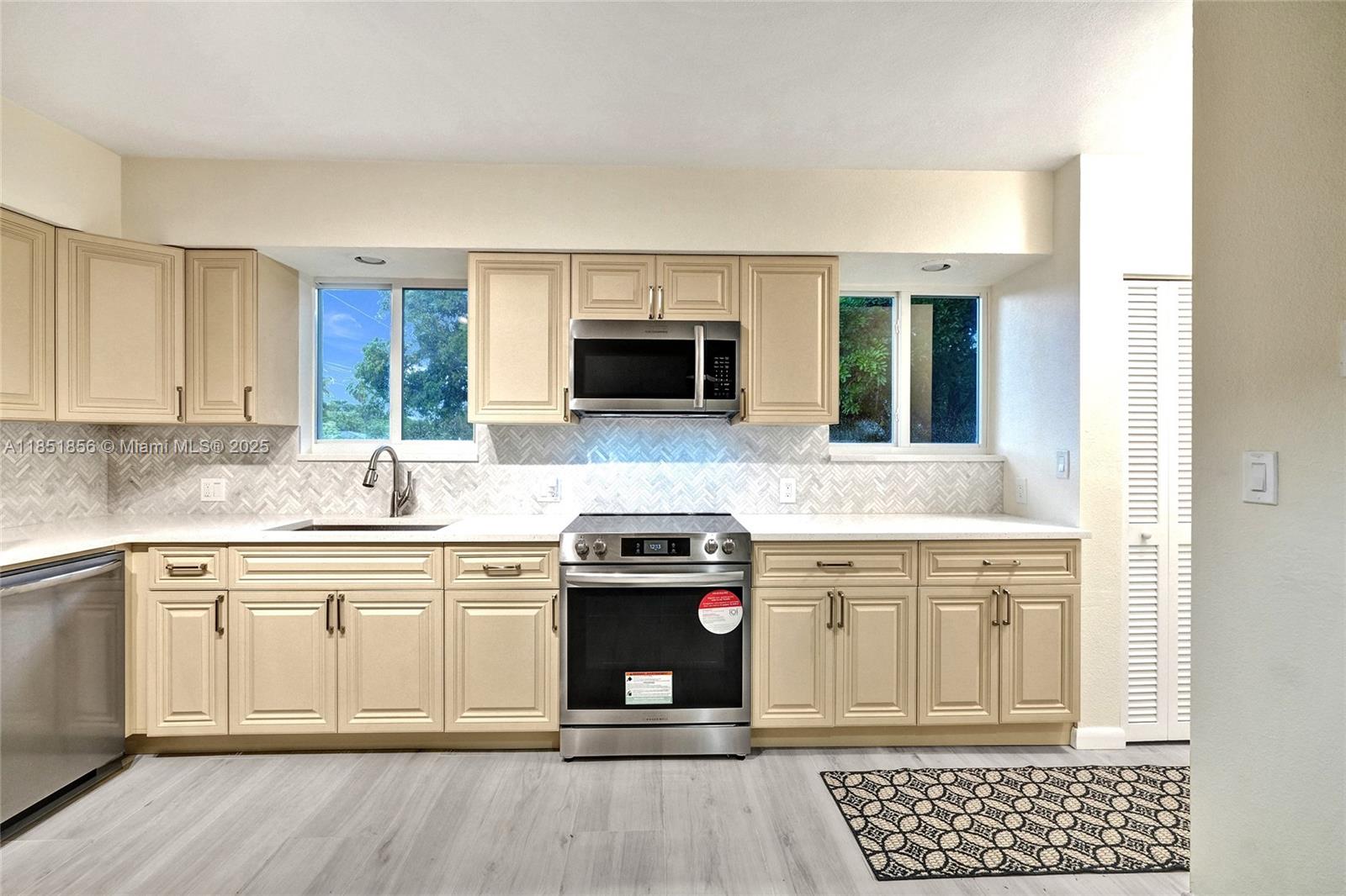 See details / 2176 sq. ft. $ 2025-08-11 0 Photo