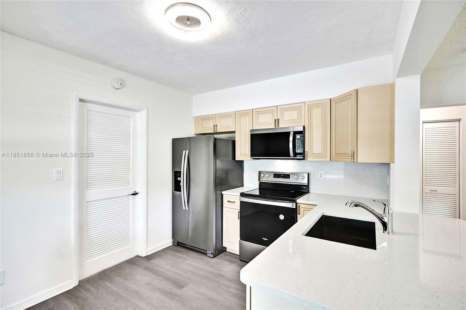 See details / 2176 sq. ft. $ 2025-08-11 0 Photo