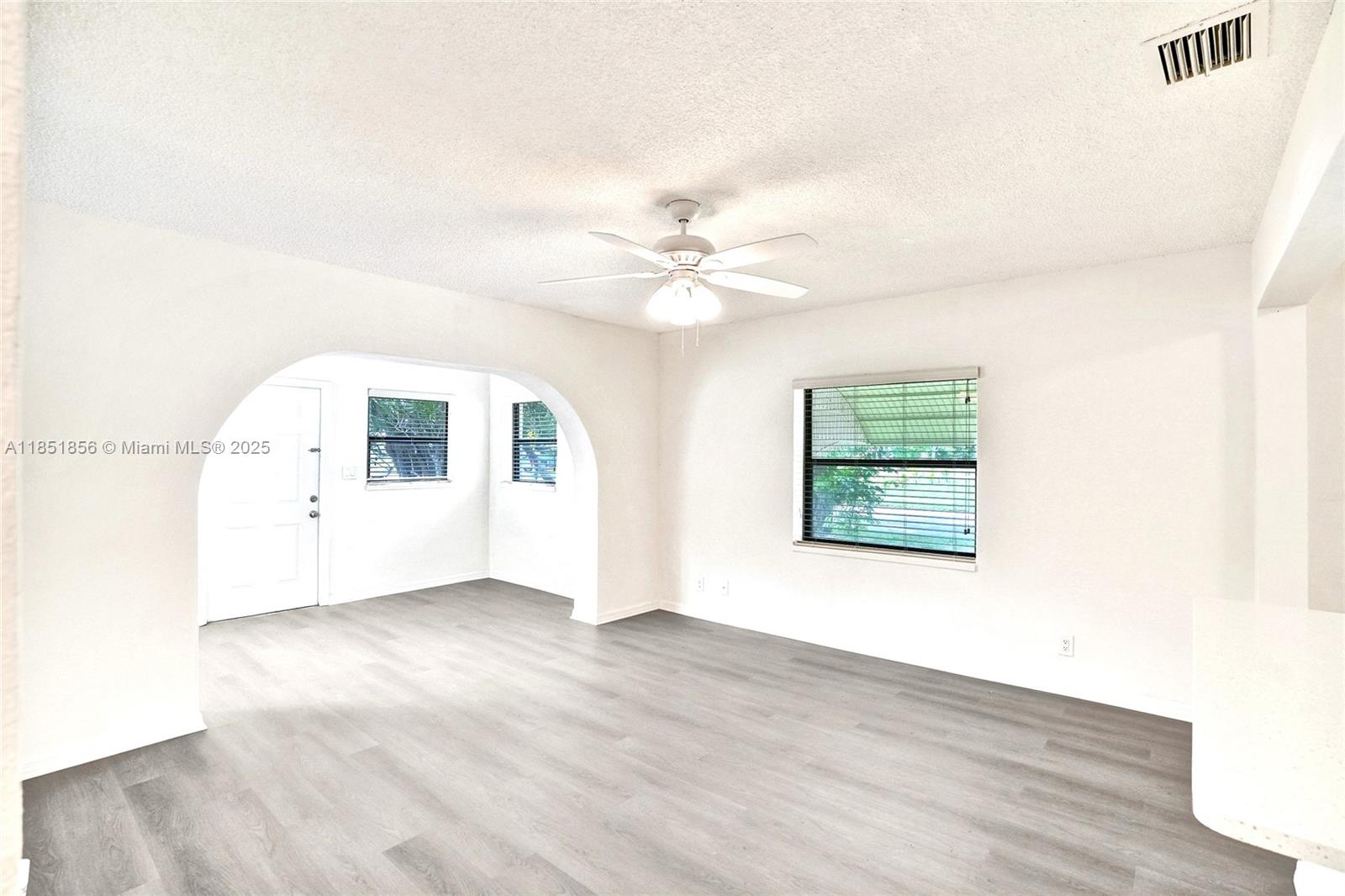 See details / 2176 sq. ft. $ 2025-08-11 0 Photo