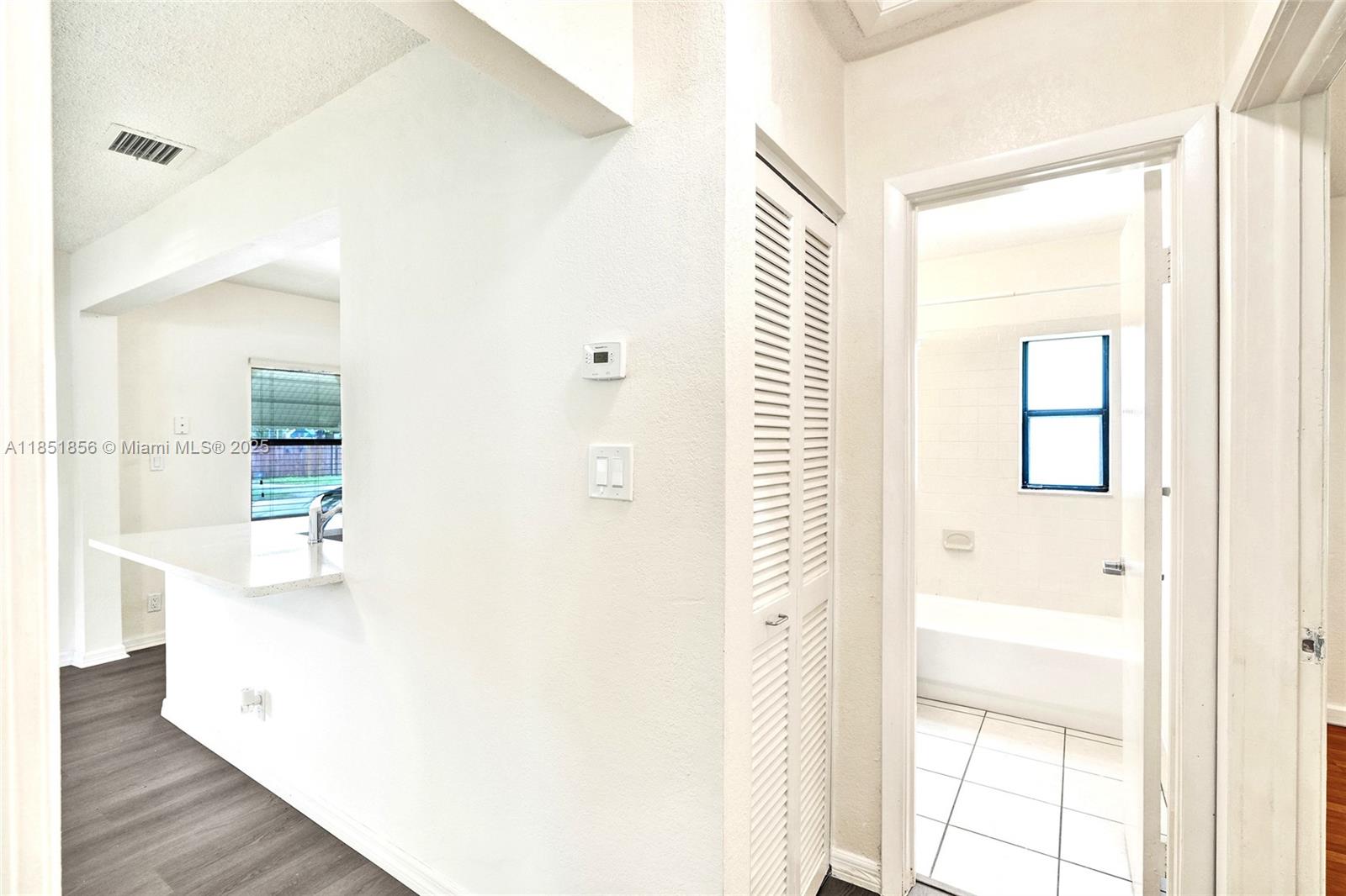 See details / 2176 sq. ft. $ 2025-08-11 0 Photo