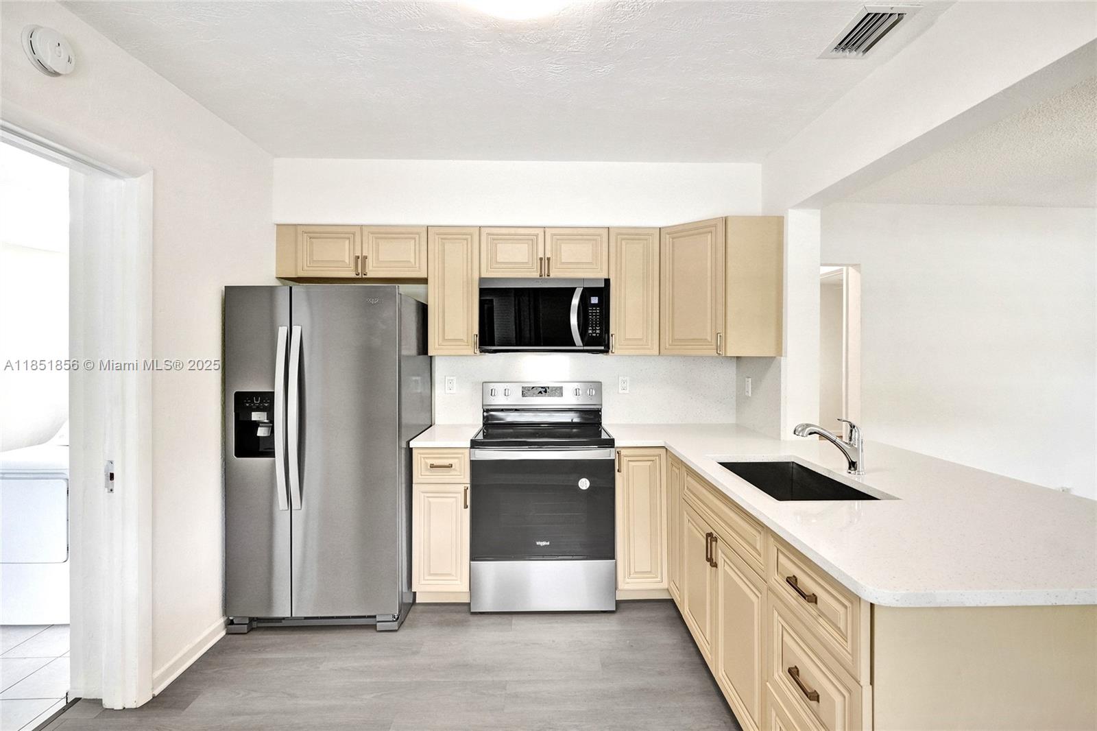 See details / 2176 sq. ft. $ 2025-08-11 0 Photo