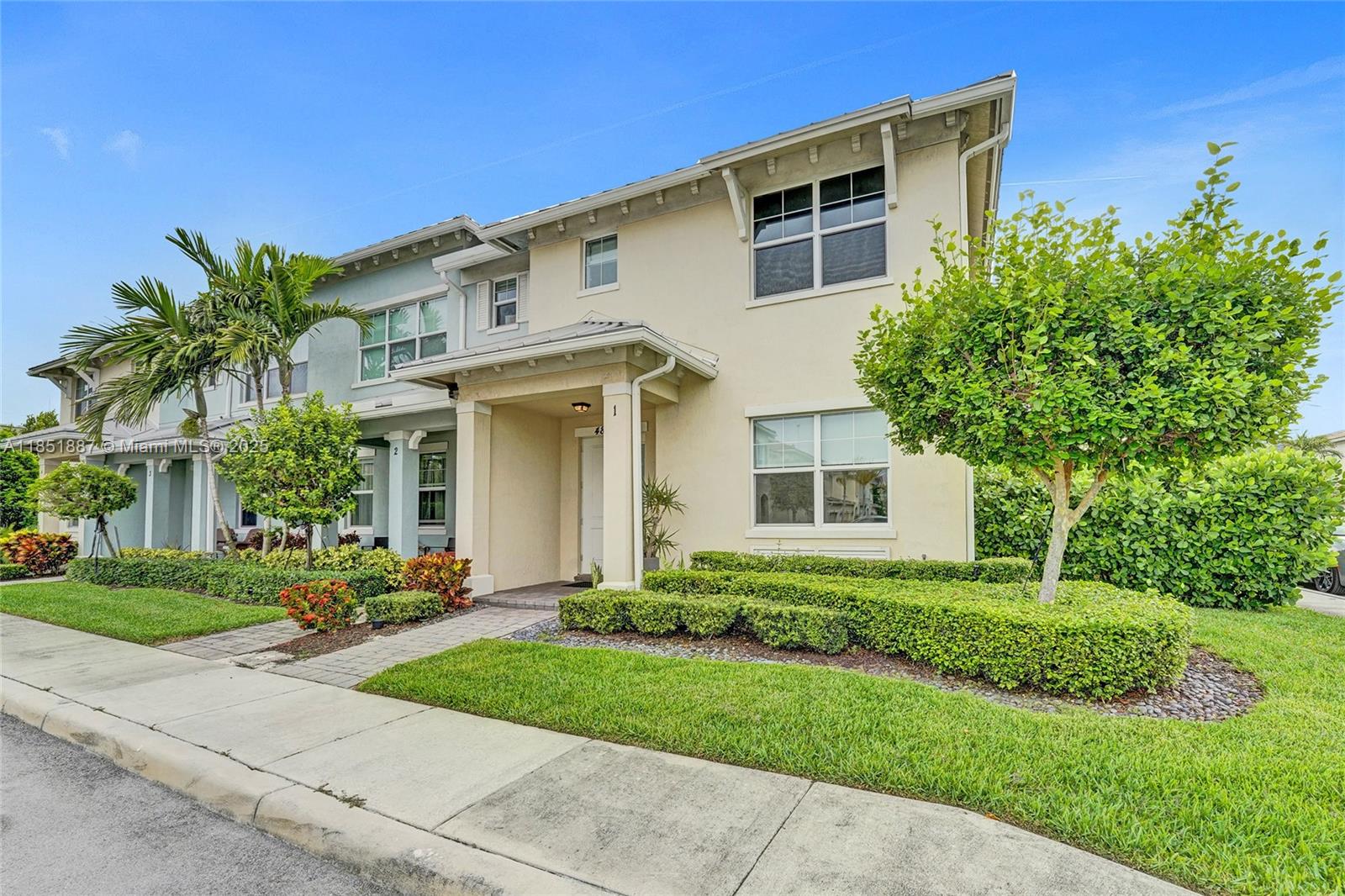 See details 4810 3 / 3 1561 sq. ft. $ 2025-08-04 0 Photo
