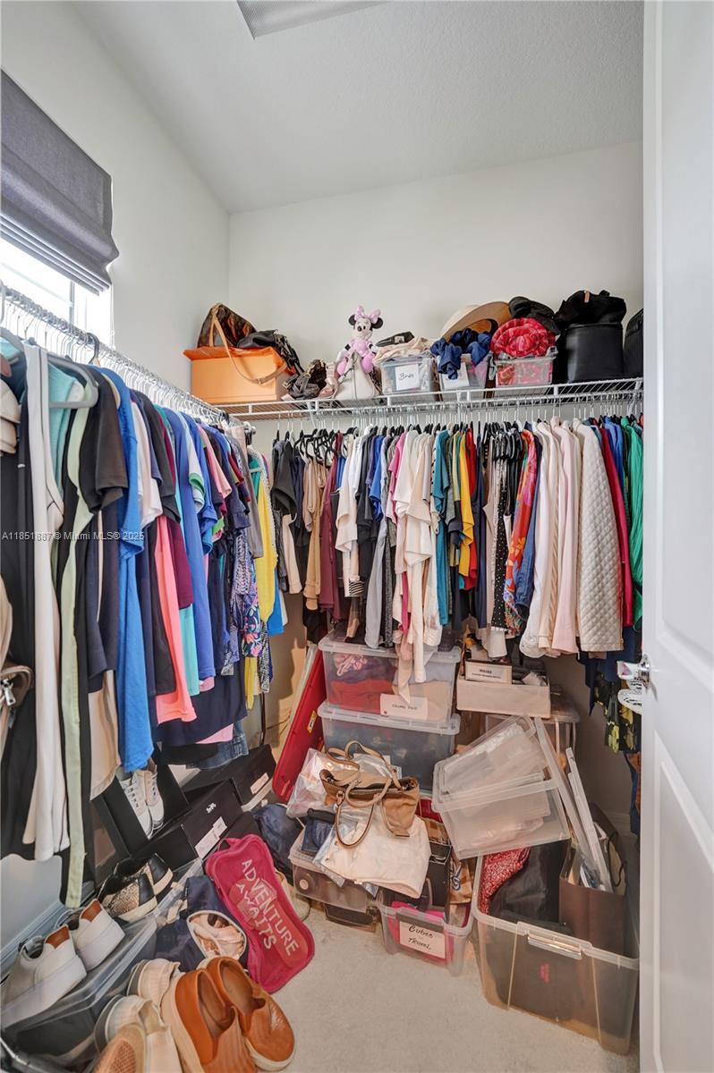 See details 4810 3 / 3 1561 sq. ft. $ 2025-08-04 0 Photo