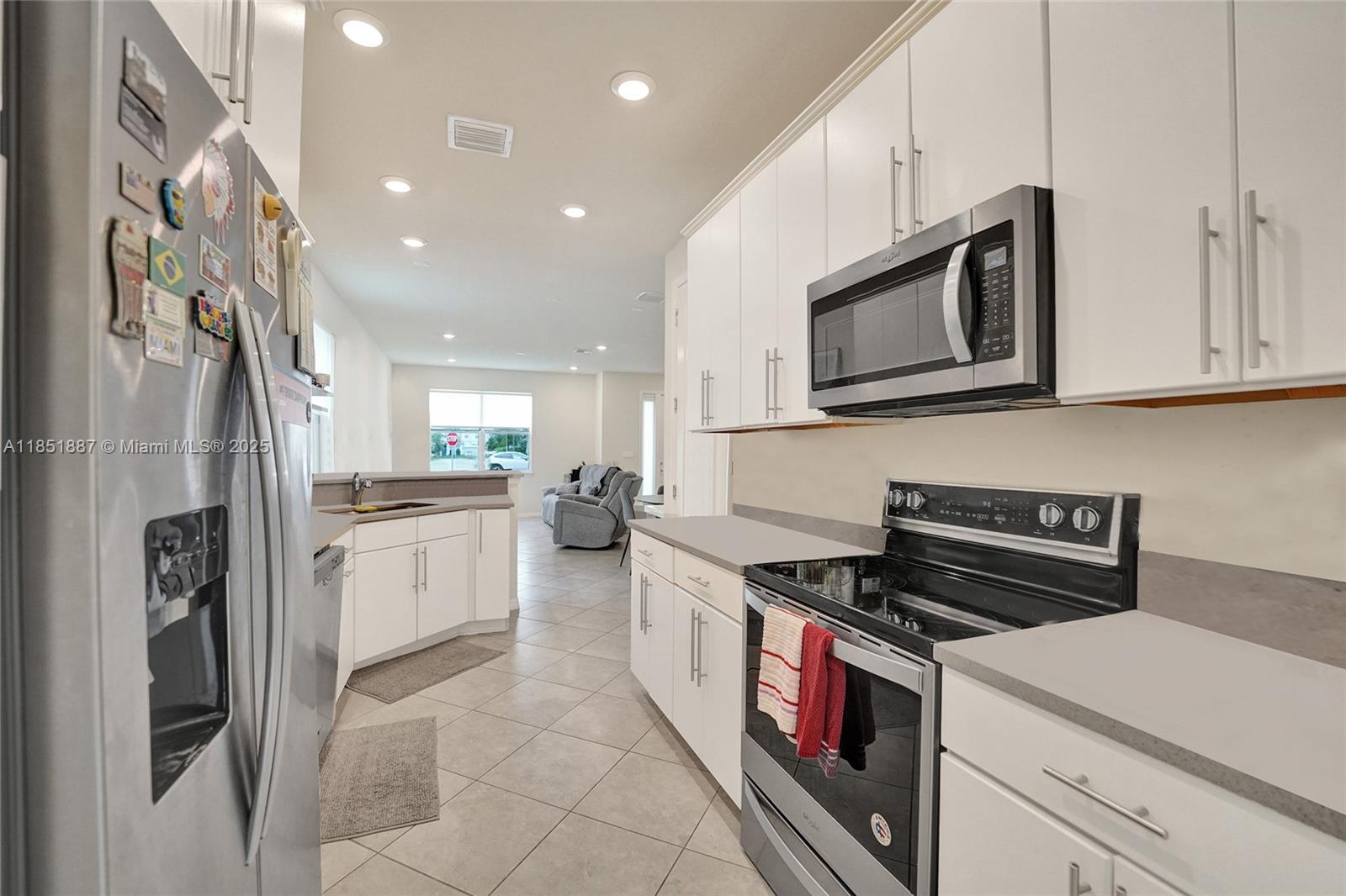 See details 4810 3 / 3 1561 sq. ft. $ 2025-08-04 0 Photo