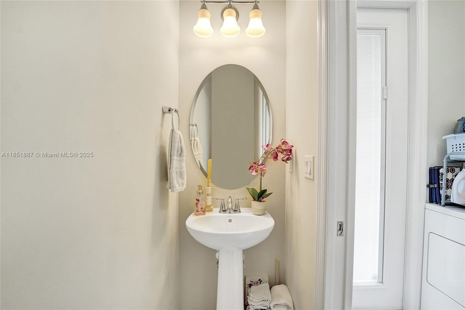 See details 4810 3 / 3 1561 sq. ft. $ 2025-08-04 0 Photo
