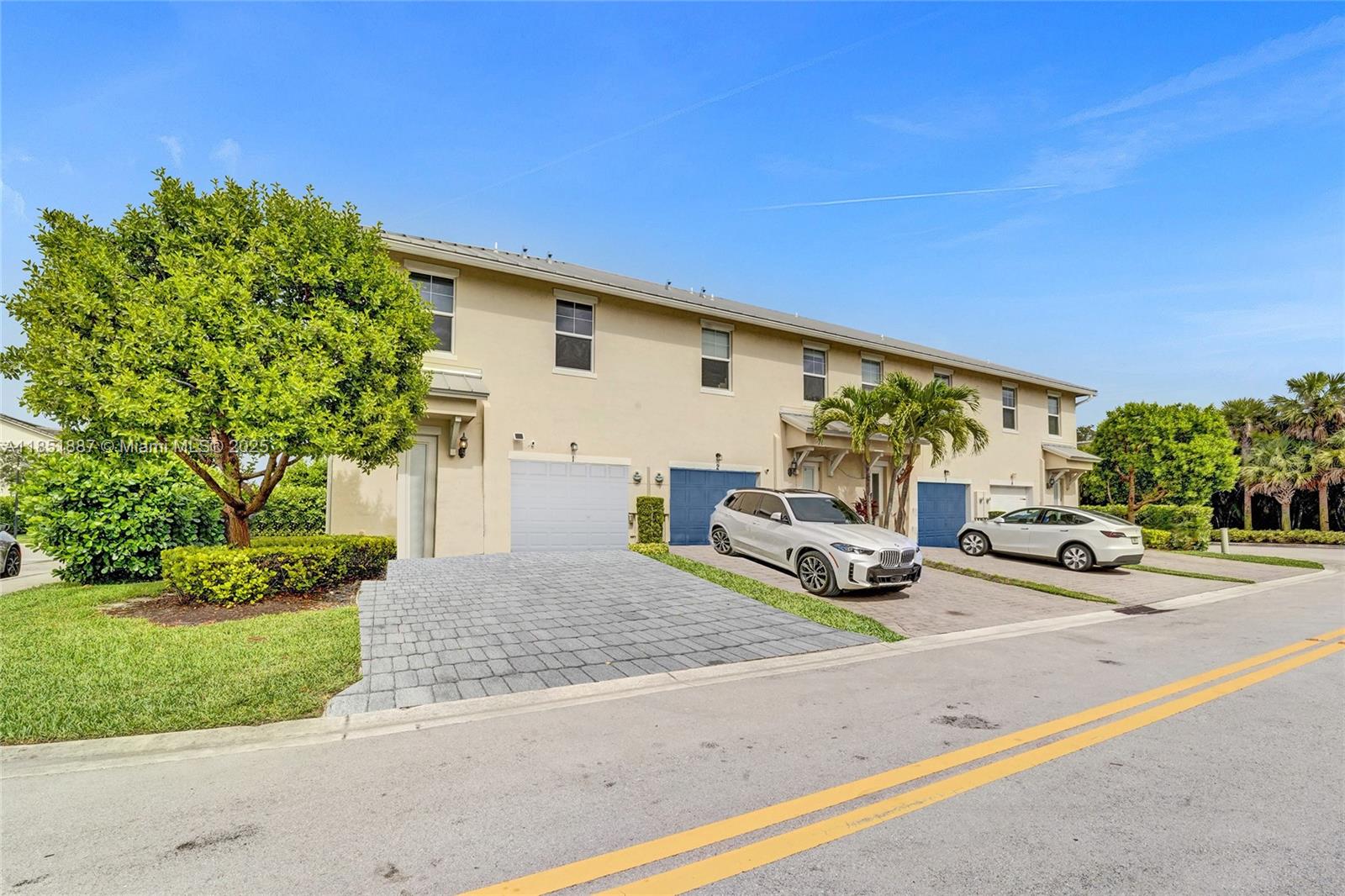 See details 4810 3 / 3 1561 sq. ft. $ 2025-08-04 0 Photo