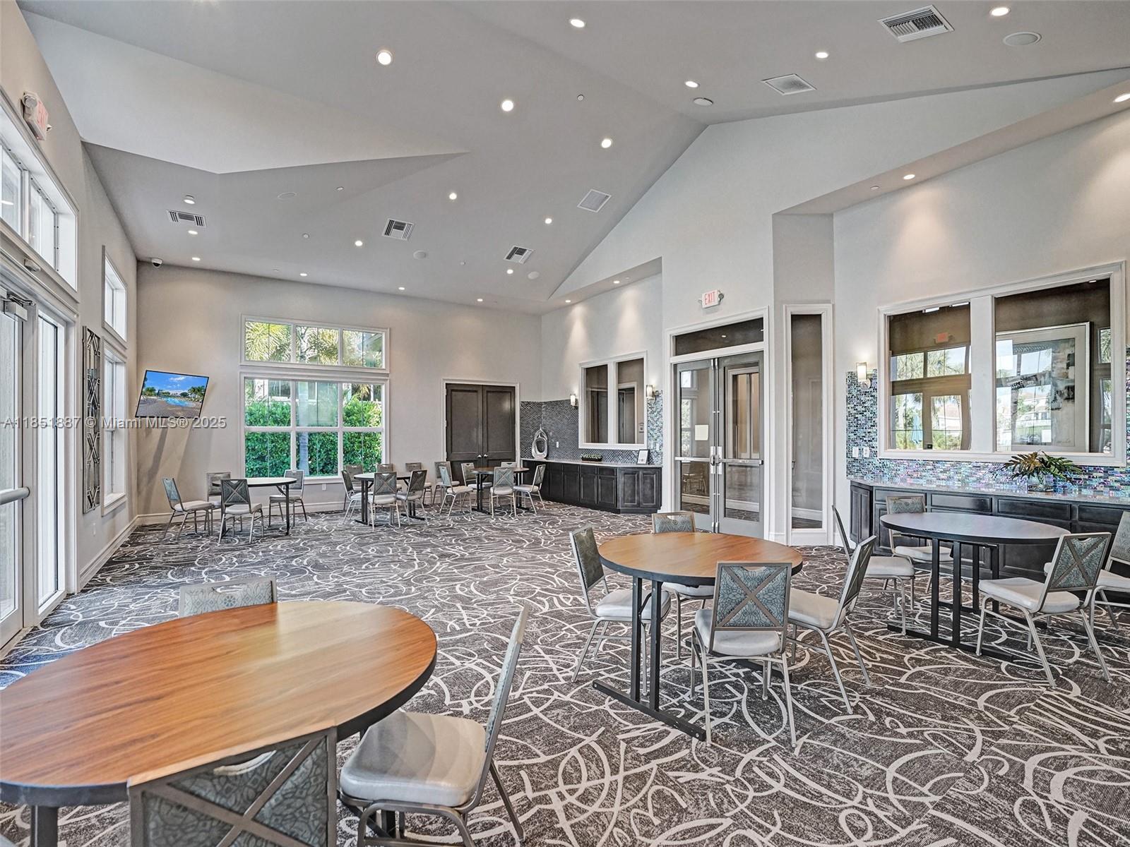 See details 4810 3 / 3 1561 sq. ft. $ 2025-08-04 0 Photo