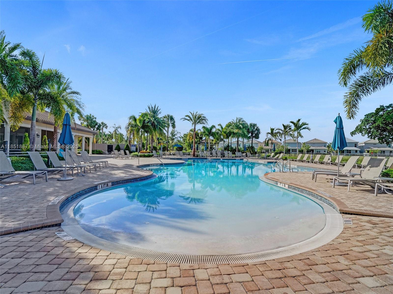 See details 4810 3 / 3 1561 sq. ft. $ 2025-08-04 0 Photo