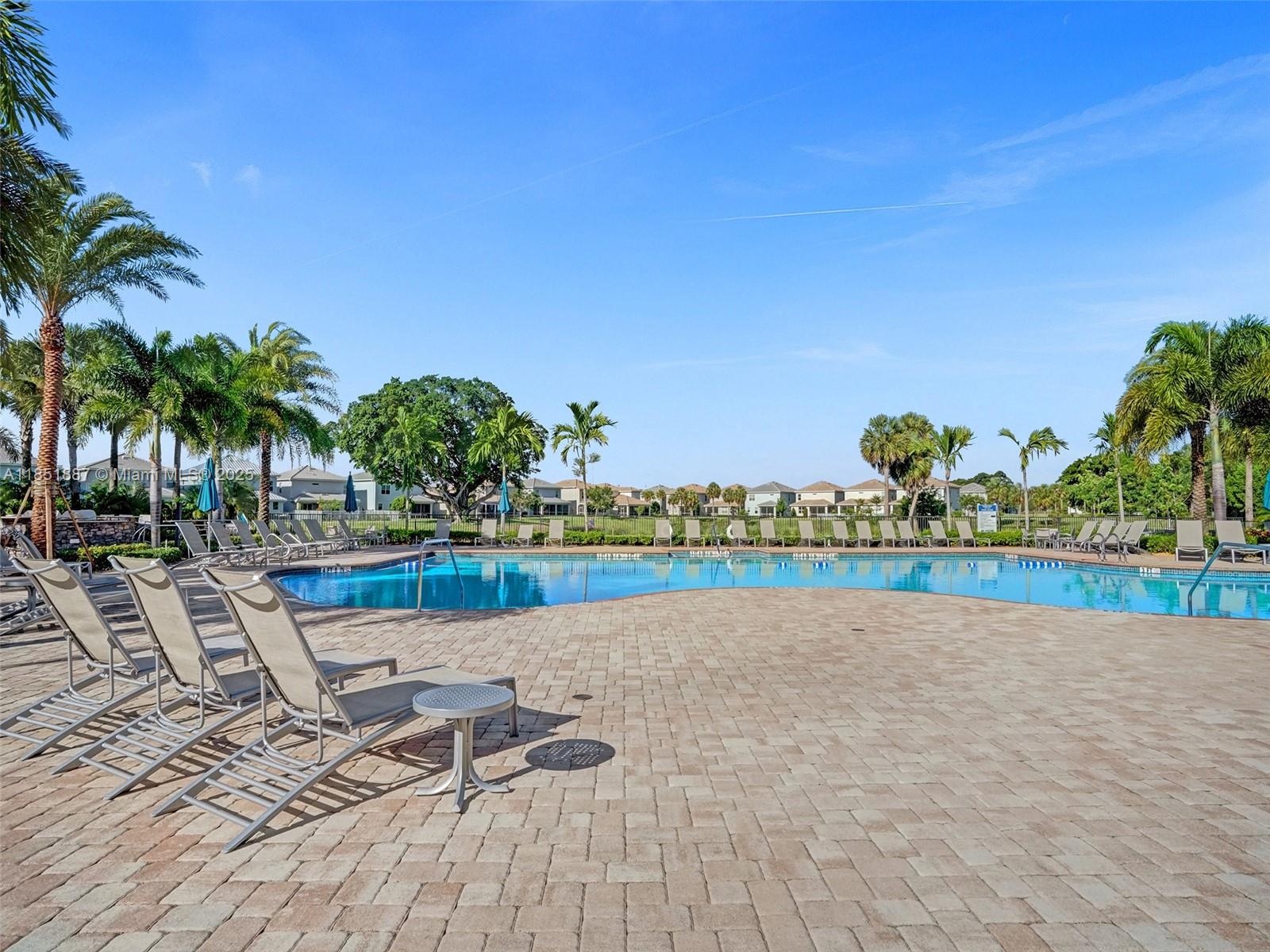 See details 4810 3 / 3 1561 sq. ft. $ 2025-08-04 0 Photo