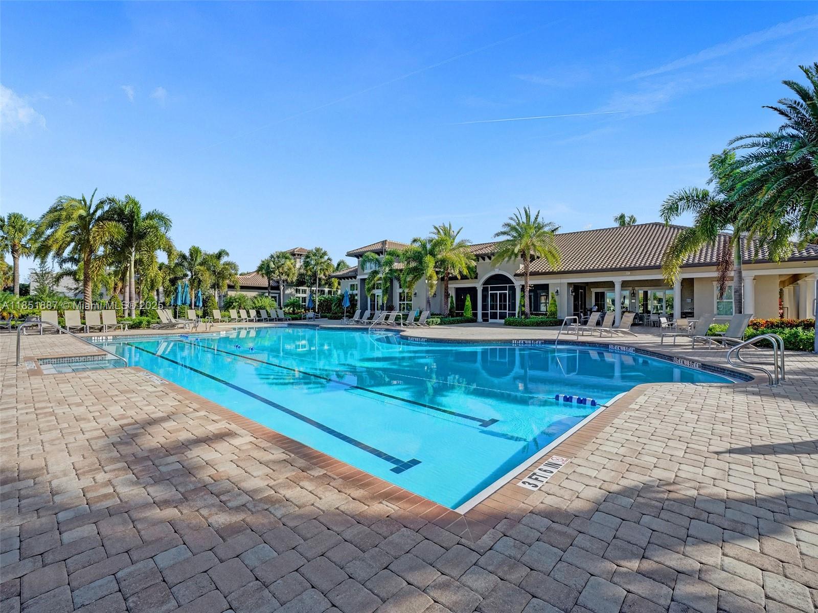 See details 4810 3 / 3 1561 sq. ft. $ 2025-08-04 0 Photo